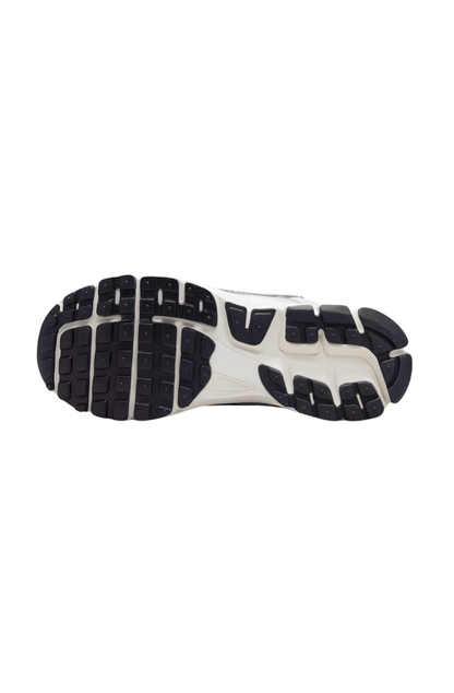 Tênis Nike Zoom Vomero 5 Photon Dust Metallic Silver Prata/Cinza FD0884-025 - NewSkull